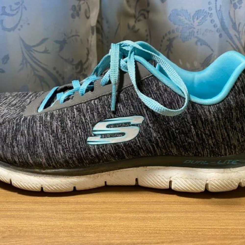 Womens Skechers size 11